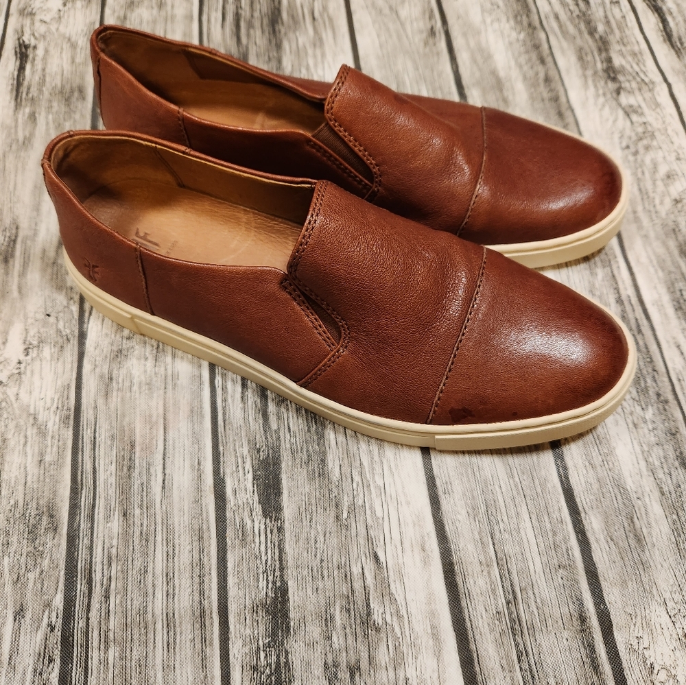 Frye Ivy‎ Slipons in Cognac